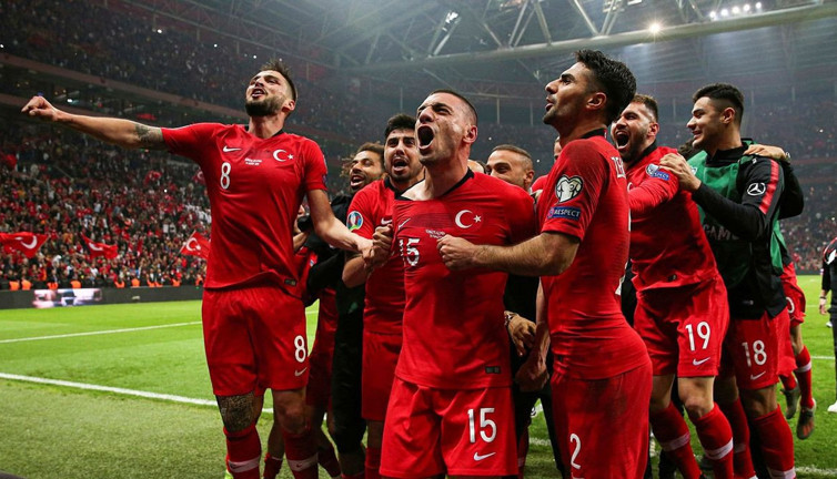 Haydi çocuklar. Portekiz'den zaferle dönün