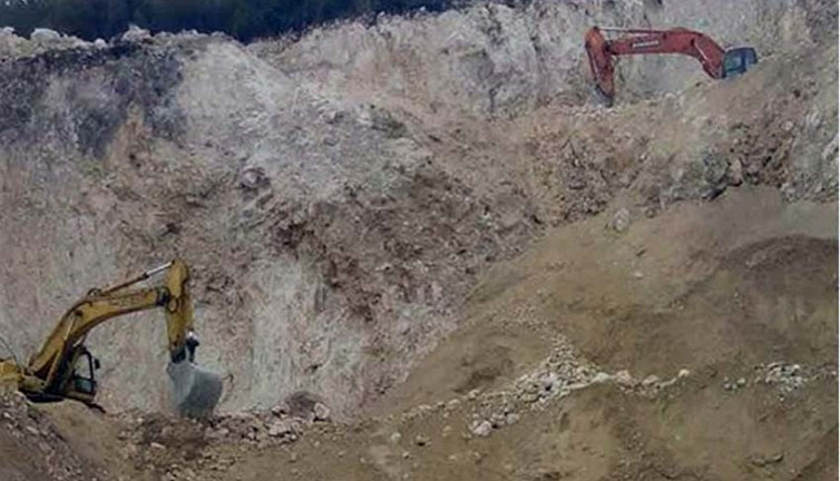 Tuz kokmuş sizin haberiniz yok. ÇED raporu öncesi bürokratlar taşocağından hisse almış.