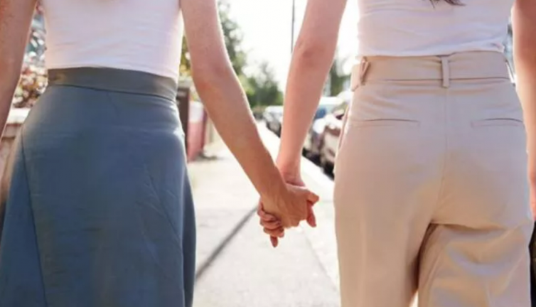 Eşcinsel çift boşandı, ABD ve Türkiye arasında velayet krizi çıktı