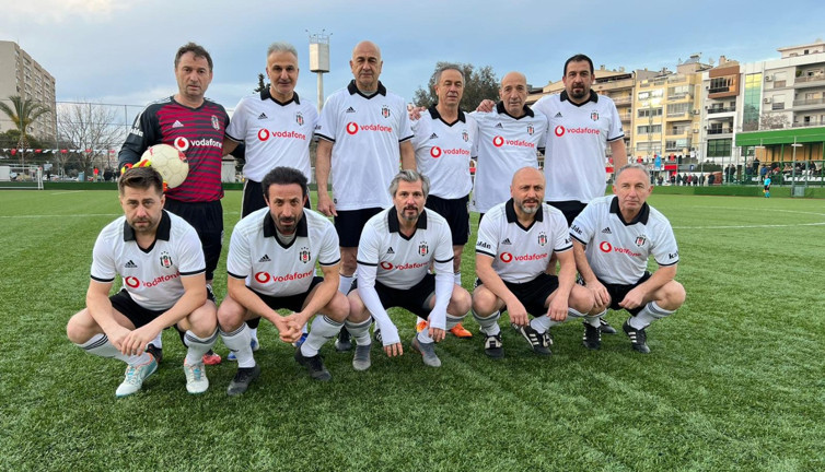 Beşiktaş'ın efsaneleri Karşıyaka'da sahaya çıktı
