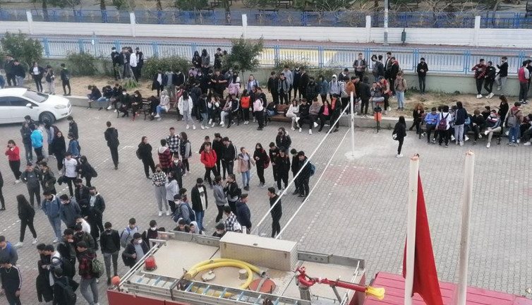 Sigara okul boşalttırdı