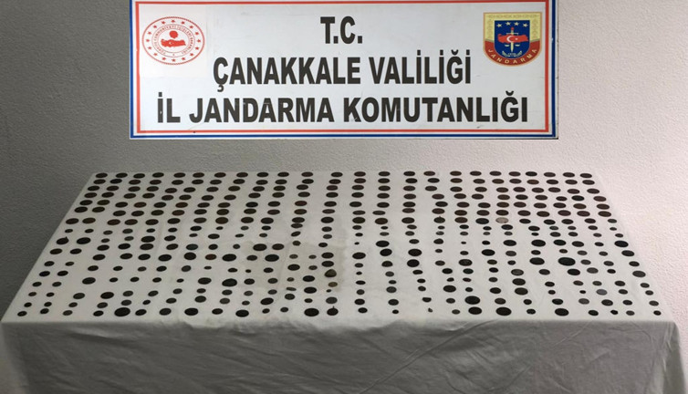 Çanakkale'de 406 tarihi sikke ele geçirdi