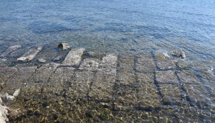 Bodrum'da deniz çekildi altından çıktı. Bodrumlular sevinçten havaya uçtu