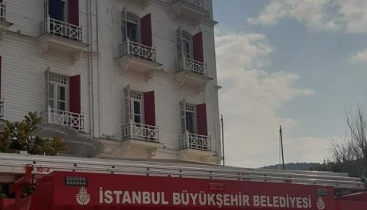 Büyükada’da tarihi otelde yangın