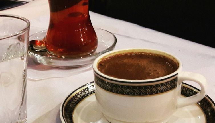 Çay ve kahvenin yanında bunu kullananlar dikkat! Uzmanlar uyardı: Her tanesinde kanser bulundu