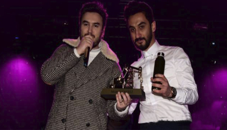 Mustafa Ceceliye, adının verildiği petrol kuyusundan, bir şişe petrol hediye edildi