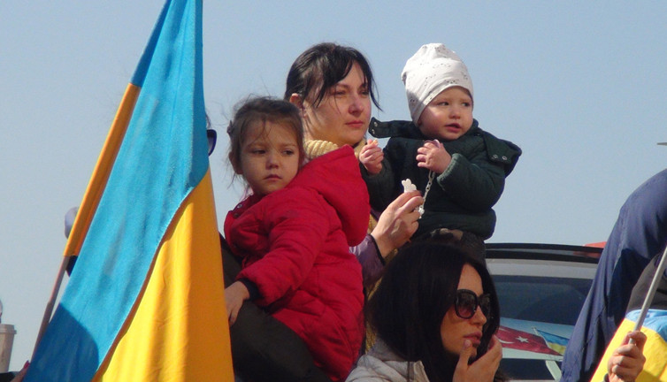 Savaştan kaçan Alona bebeği savaş karşıtı eyleme katıldı