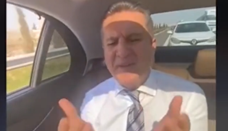 Berlin’e giden Mustafa Sarıgül Bana Ne Berlin’den dedi. Sonra da Urfa türküsü söyledi