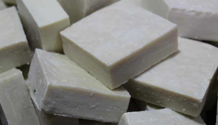 Öyle bir şeyden sabun yaptı ki deri hastalıklarının kökünü kazıyor