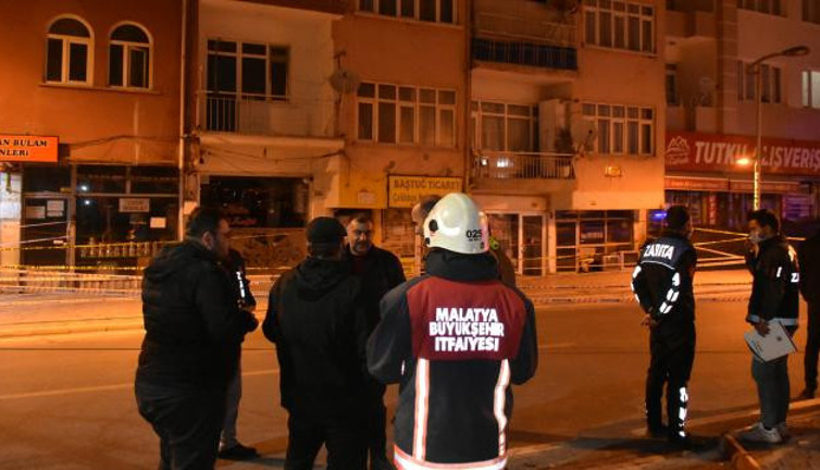 Kolonlarından sesler gelen 5 katlı bina tahliye edildi