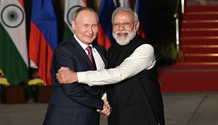 Hindistan Rusya’nın teklifini değerlendiriyor. Rusya sistem dışı bırakılmıştı