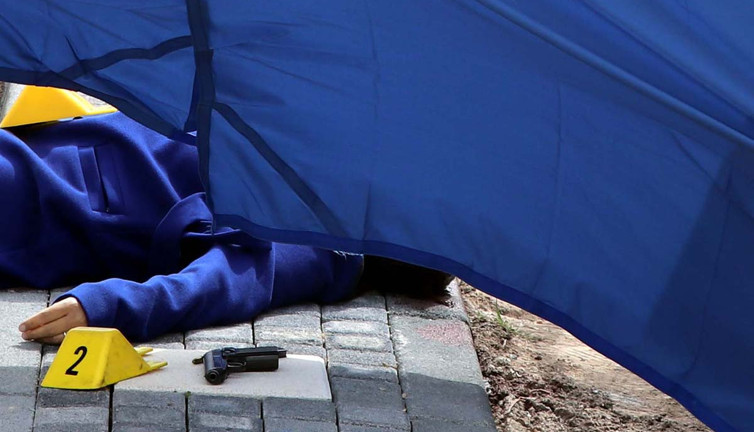 Mezarlıkta kadın cesedi bulundu