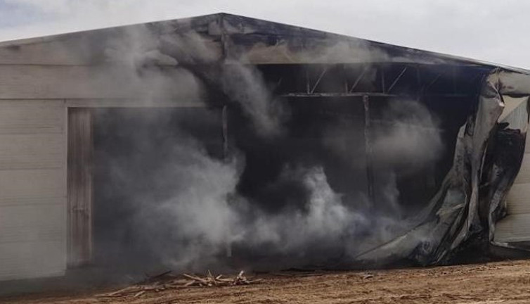 Kıvılcım fabrika yaktı