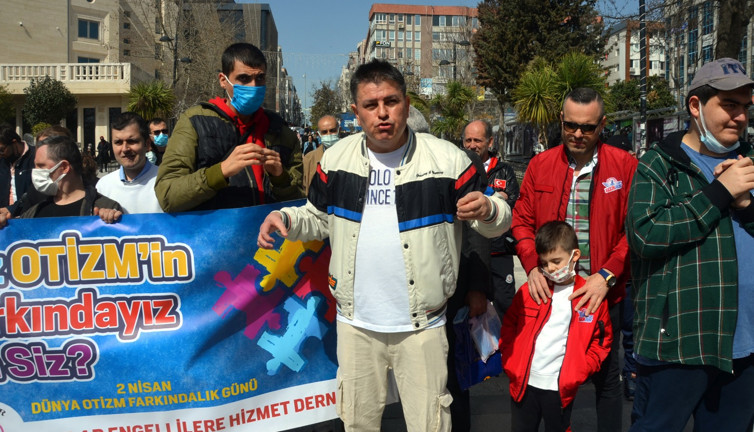 Avcılar’daki otizmli gençler ve aileleri yürüdü