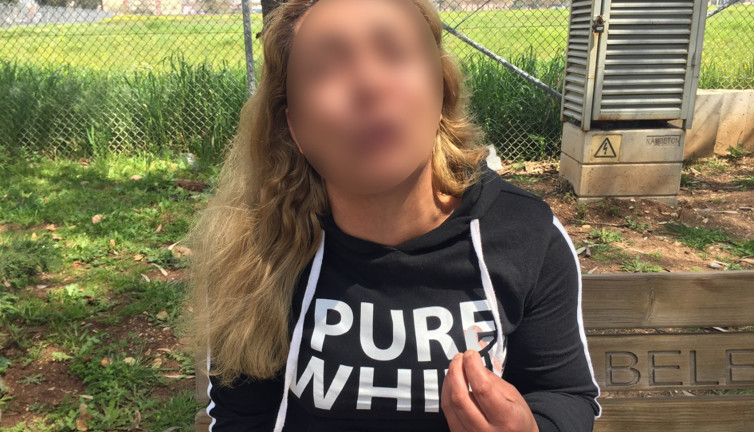 Kayınbabası ölüm fermanını çıkardı. 3 çocuk annesi kadın, parklarda yaşamaya başladı. “Ben daha çok küçüğüm çocuklarım var ölmek istemiyorum”