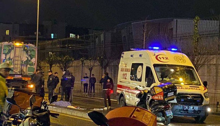 Çöp kamyonuna çarpan 17 yaşındaki motokurye hayatını kaybetti