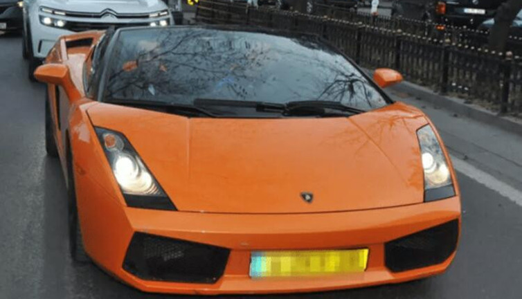 Burak Yeter 6 milyon TL'lik oyuncağıyla Bebek'te