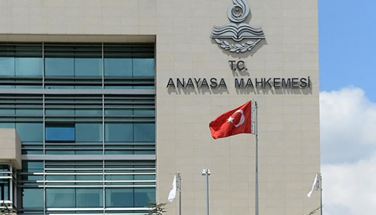 AYM’den zorunlu din dersi hakkında flaş karar