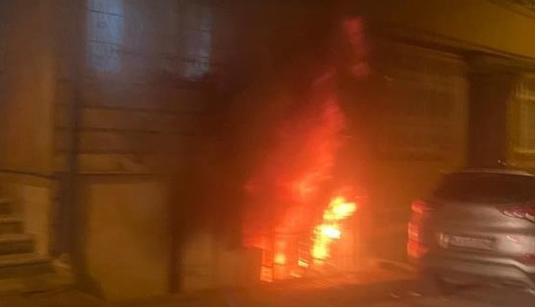 Fatih’te alevler pencereden püskürdü. Can pazarı yaşandı