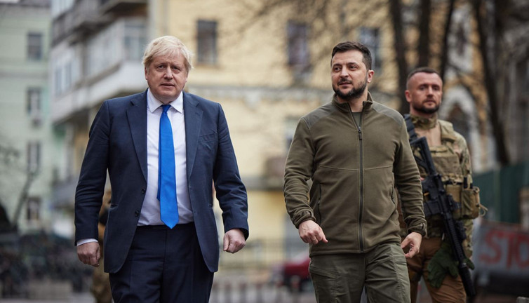 Hiçbir lider cesaret edememişti! İngiltere Başbakanı Kiev sokaklarında