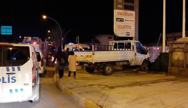 Akaryakıt istasyonunda korkulu dolu anlar