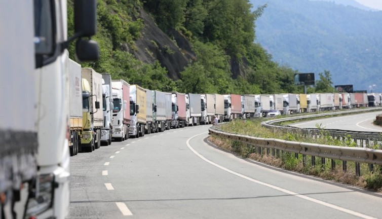 İktidara yakın gazete yazdı: Türkiye'yi terk ediyorlar