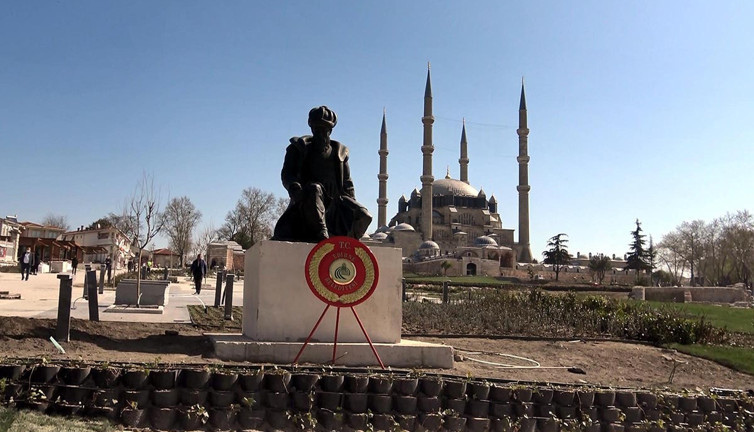 Mimar Sinan'ın heykeli yeniden Selimiye'nin gölgesinde