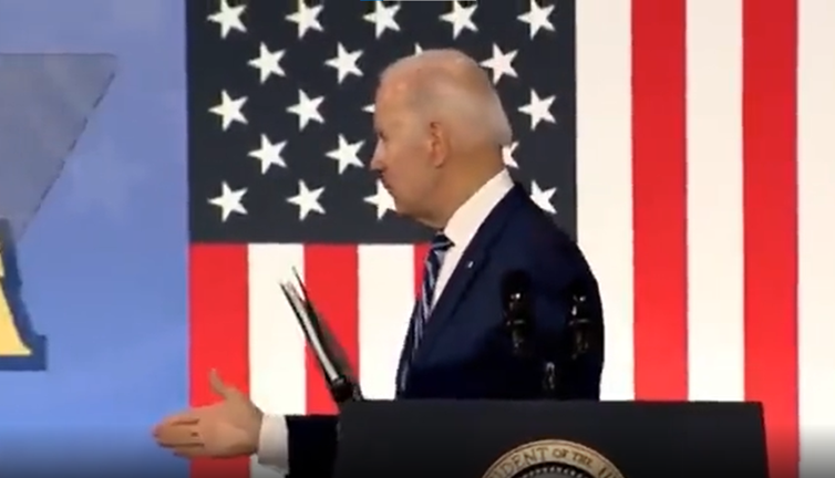 Biden'ın ne yaptığını kimse anlamadı. Dünya bu görüntüleri konuşuyor