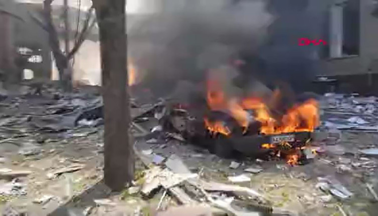 Ruslar yine yerleşim yerini bombaladı! Ölü ve yaralılar var…