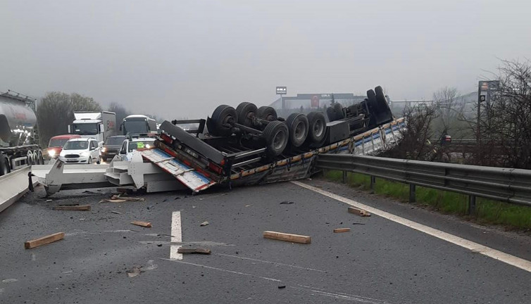 Anadolu Otoyolunda kaza. Ulaşım kontrollü sağlanıyor