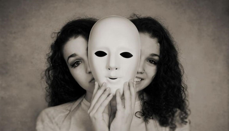 Genellikle karikatürlerde görülen mutlu maskenin altındaki mutsuzluk nedir?