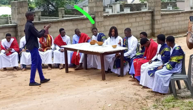 İsa’nın çarmıha gerilişini canlandırıyordu. Sahnede hayatını kaybetti