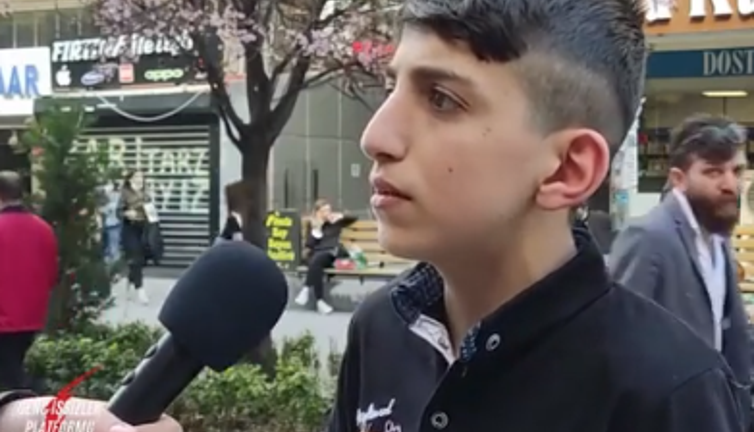 Sokak röportajındaki gencin ağlatan isyanı... Ben bu hayatta nasıl yaşayabilirim ki abi