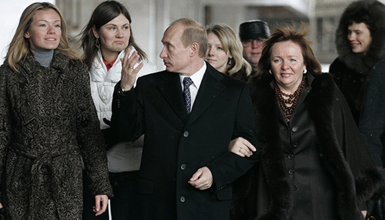 Rusya Devlet Başkanı Vladimir Putin'in kızlarına bir darbe daha