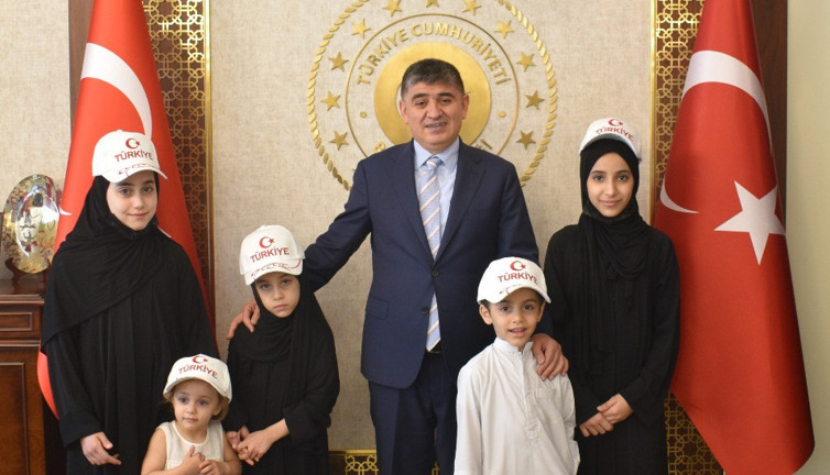 Katarlı aile vatandaşlığı kaptı. Fotoğrafı Tevfik Göksu'nun büyükelçi kardeşi paylaştı