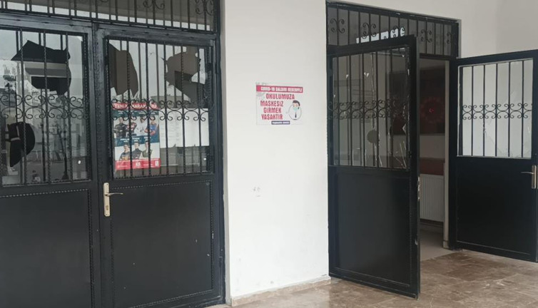 Adıyaman'da okula satırlı saldırı. Çocuklar korkudan dondu kaldı