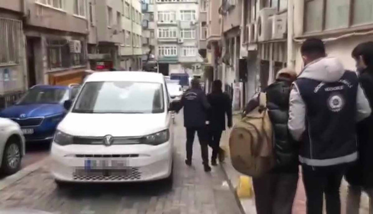 Sahte evrakla oturum izni düzenleyenlere operasyon