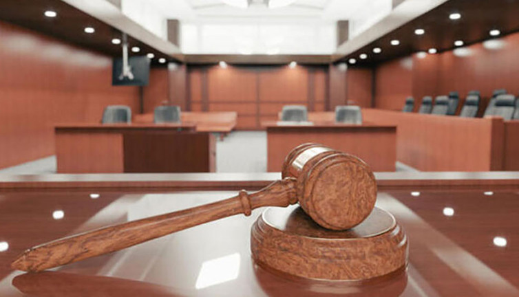 Uzaklaştırma kararında kendi adresi verilince çocuklarıyla evinden çıkarıldı