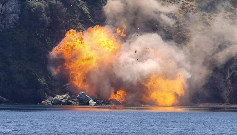 Mavi Vatan'da hedefler yerle bir edildi tatbikatı Milli Savunma Bakanı Hulusi Akar da izledi