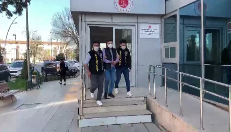 İstanbul’da 3 milyonluk hırsızlık! Sosyal medya paylaşımı yakalattı…