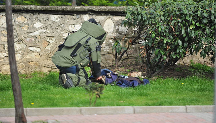 Bursa’da şüpheli çantadan elbise çıktı