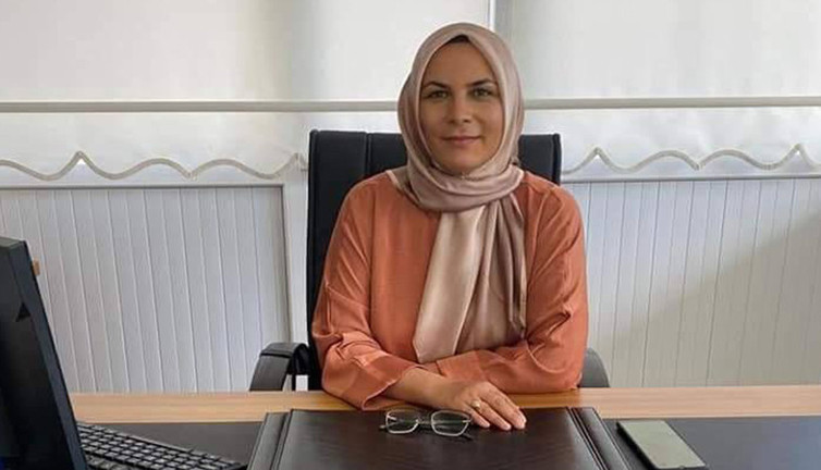 Eşi AKP’ye katıldı, 10 gün sonra İlçe Milli Eğitim Müdürü oldu