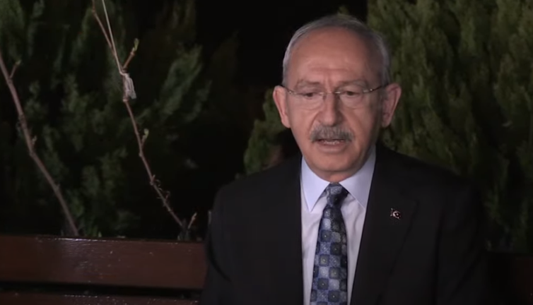 Son dakika... Elektriği kesilen CHP lideri Kılıçdaroğlu basın mensuplarının sorularını yanıtlıyor