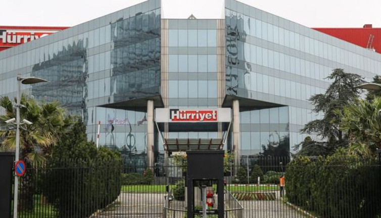 Hürriyet, FETÖ'cü olduğu iddia edilen isimle yolları ayırdı. Daha önce 43 kişiyi işten çıkarmıştı bu sefer anlaşmalı gönderdi