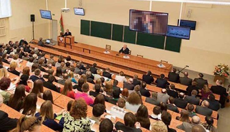 Üniversite'de şok istek: Cinsel içerikli film talebi