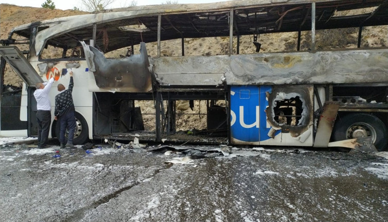 Şehirlerarası otobüs alev alev yandı