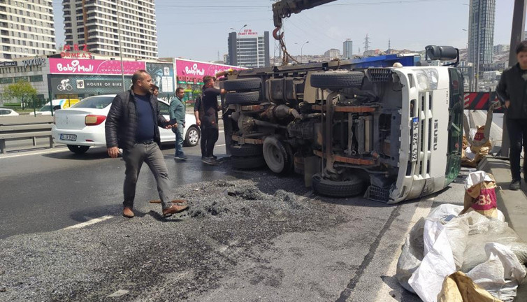 E-5 Karayolu metalle kaplandı