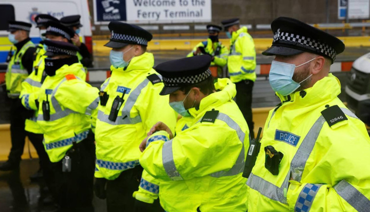 İngiltere'de polis terör örgütü yandaşlarına müdahale etti (23 Nisan 2022)