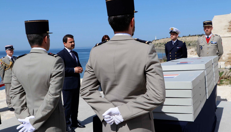 17 Fransız askerin kemikleri defnedildi! Çanakkale'de 107 yıl sonra bulundu…