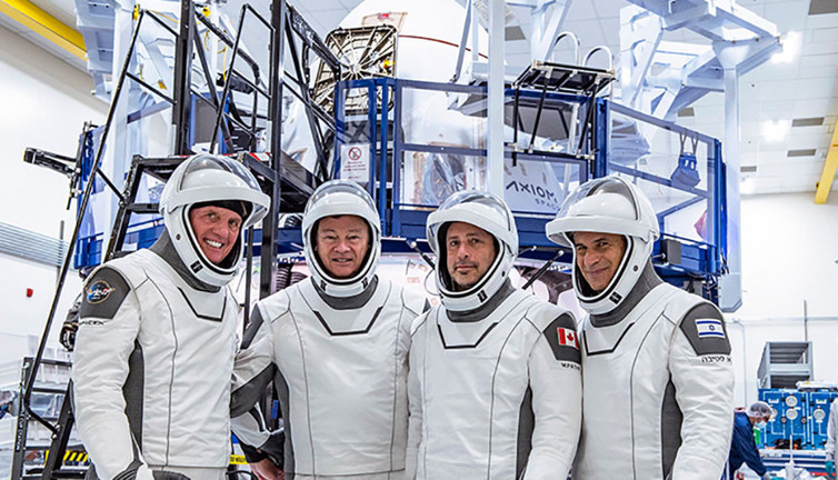 Uzayda mahsur kalmışlardı. Dünya'ya geri döndüler